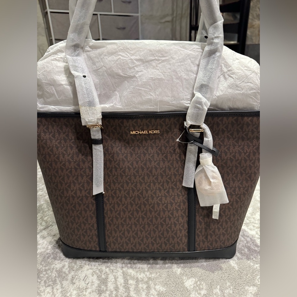 Michael Kors Jet Set Travel Large Logo Tote Bag